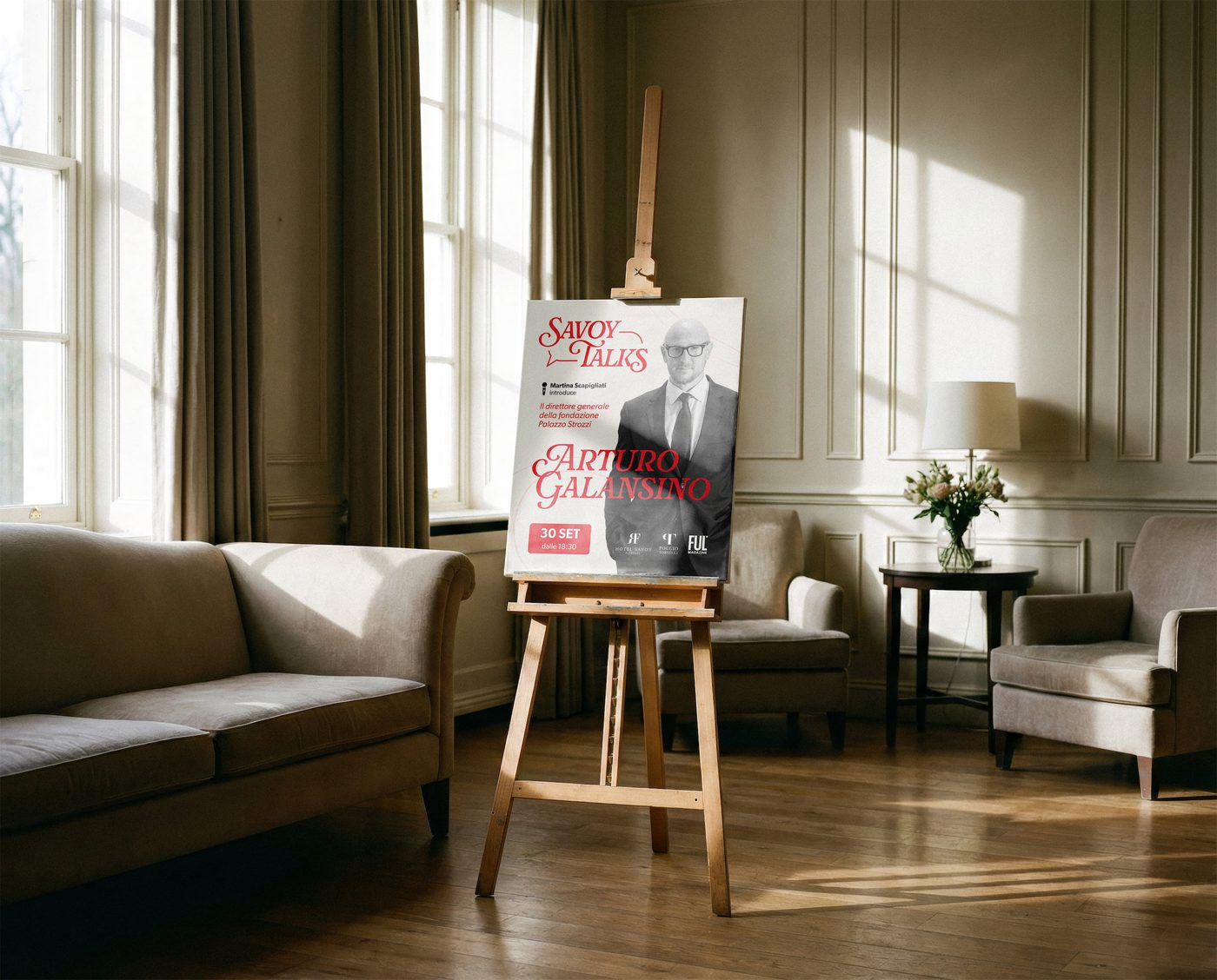 Il cavalletto dei Savoy Talks nel salone dell’Hotel Savoy di Firenze