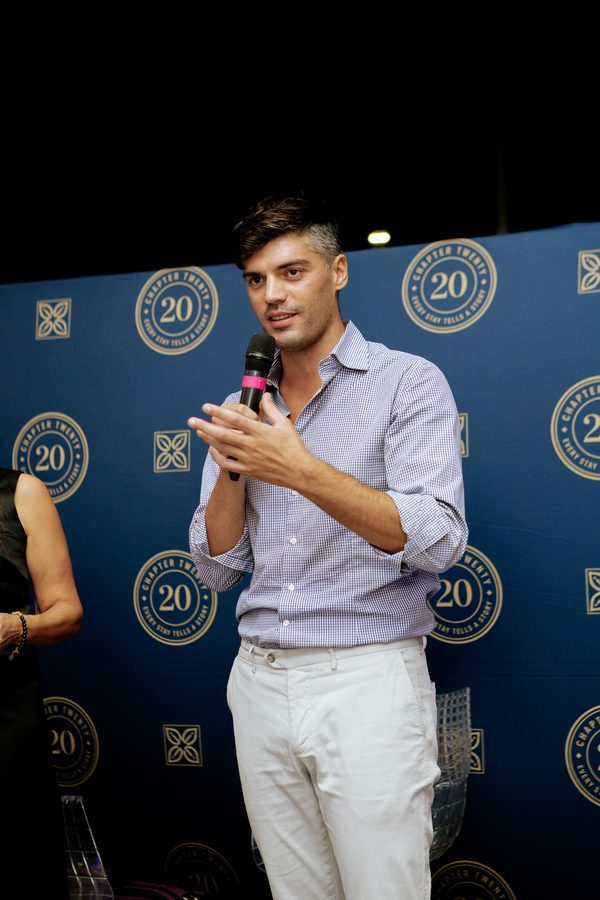 Il presidente del Quartiere 5 Filippo Ferraro parla davanti al fondale