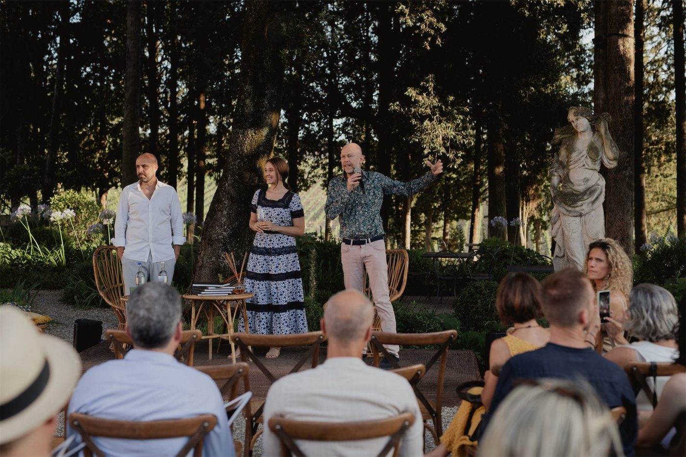La presentazione del libro nel giardino della Tenuta di Poggio Casciano di Ruffino