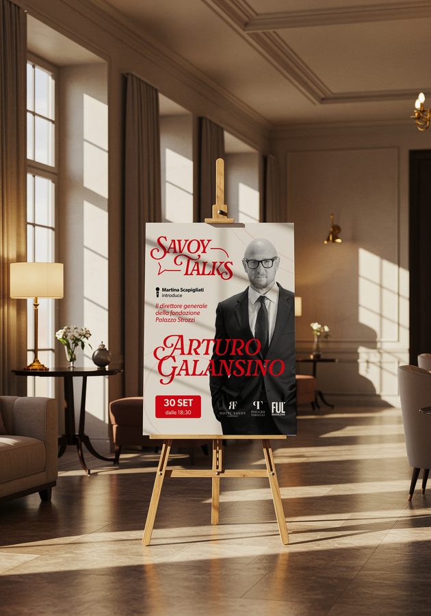 Il poster dei Savoy Talks con Arturo Galansino, su un cavalletto nel salone