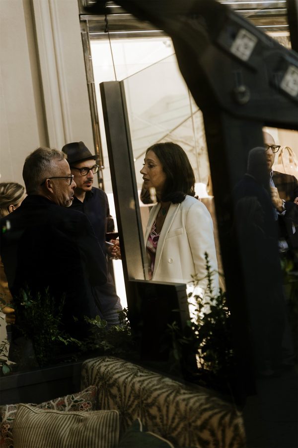 Gli ospiti entrano nel salone del Savoy